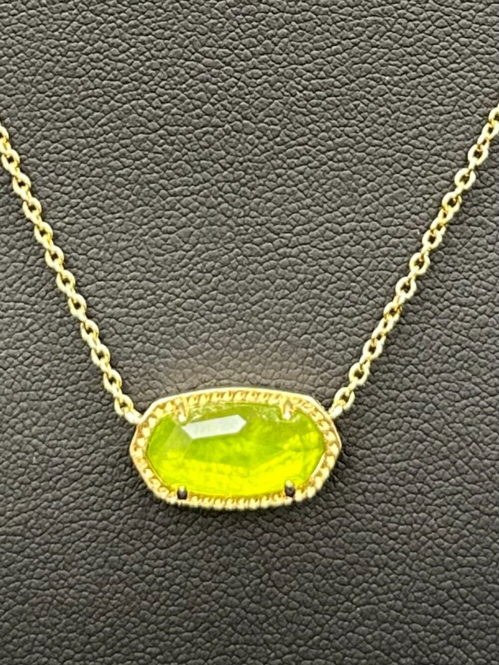 Kendra Scott “Elisa” Gold-Tone Necklace Peridot Illusion Bright Green Crystal - Picture 6 of 10